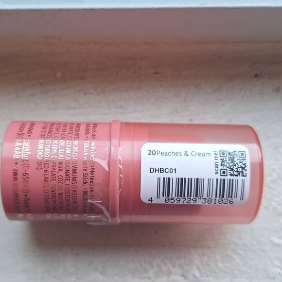 🌸 Essence Baby Got Blush Stick – Peaches & Cream 🌸 - Picture 1 of 3